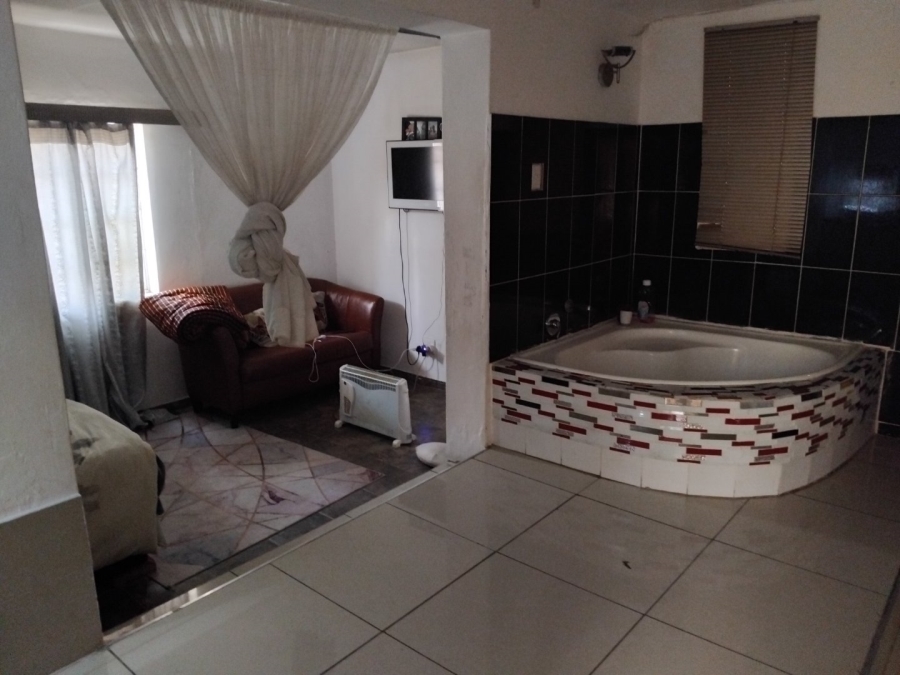 4 Bedroom Property for Sale in Malvern East Gauteng