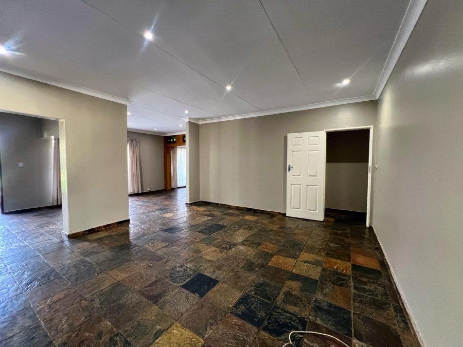 4 Bedroom Property for Sale in Sinoville Gauteng