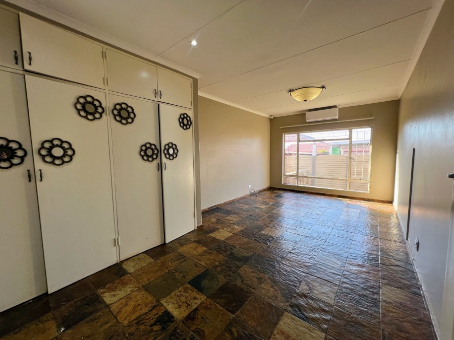 4 Bedroom Property for Sale in Sinoville Gauteng