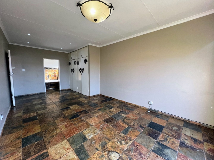 4 Bedroom Property for Sale in Sinoville Gauteng