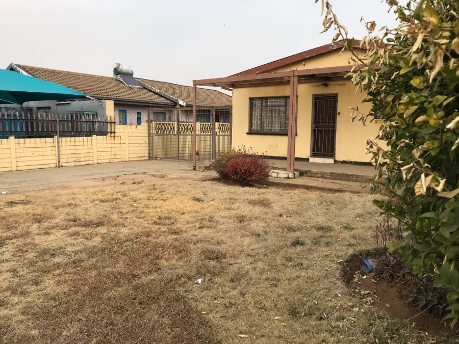 3 Bedroom Property for Sale in Lenasia Ext 11 Gauteng