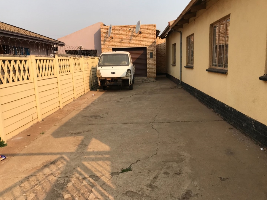 3 Bedroom Property for Sale in Lenasia Ext 11 Gauteng