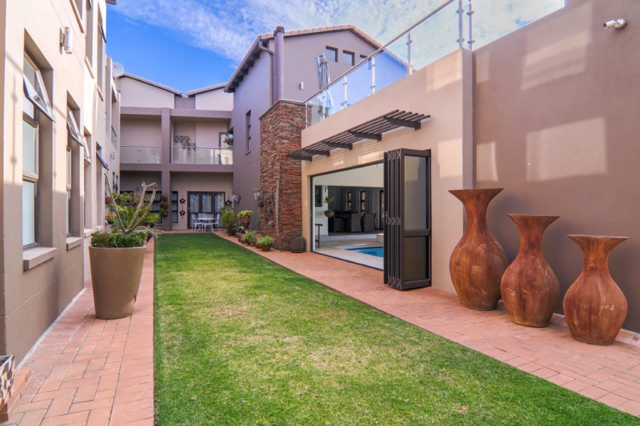 11 Bedroom Property for Sale in Copperleaf Estate Gauteng