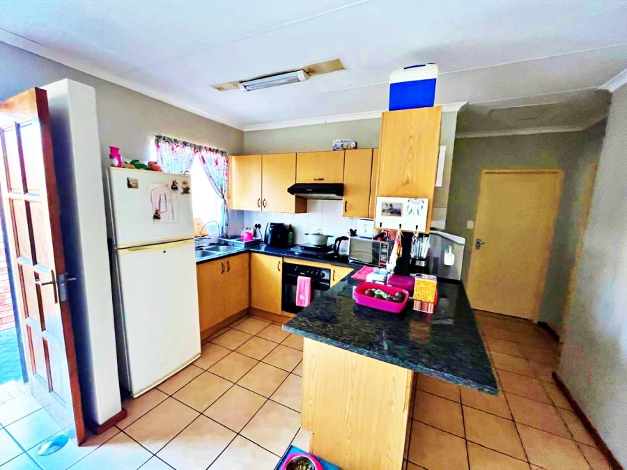 2 Bedroom Property for Sale in Die Hoewes Gauteng