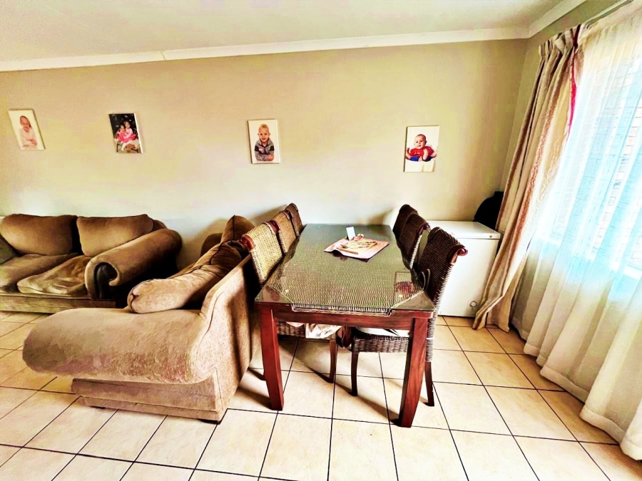 2 Bedroom Property for Sale in Die Hoewes Gauteng