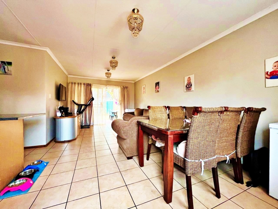 2 Bedroom Property for Sale in Die Hoewes Gauteng