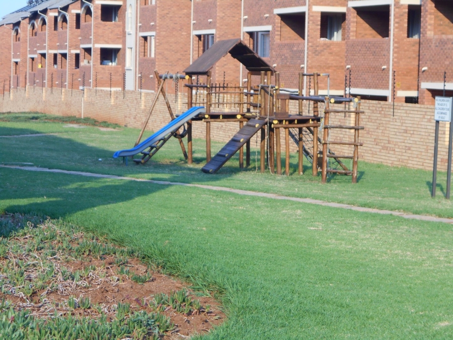 To Let 2 Bedroom Property for Rent in Monavoni Gauteng