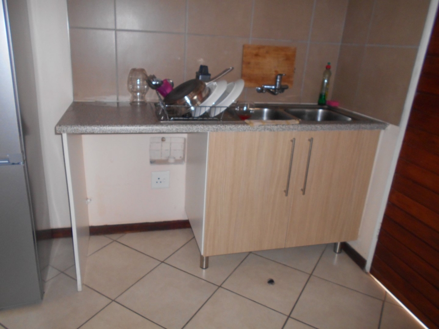 To Let 2 Bedroom Property for Rent in Monavoni Gauteng