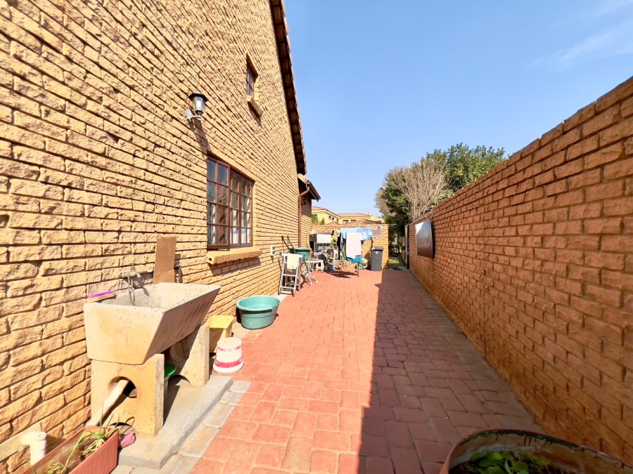 5 Bedroom Property for Sale in Irene Farm Villages Gauteng