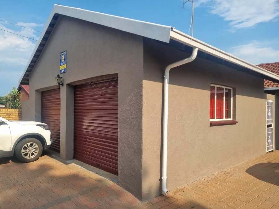 3 Bedroom Property for Sale in Bakerton Gauteng