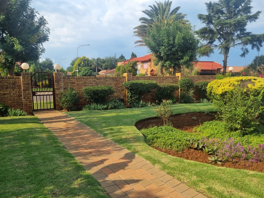 3 Bedroom Property for Sale in Bakerton Gauteng