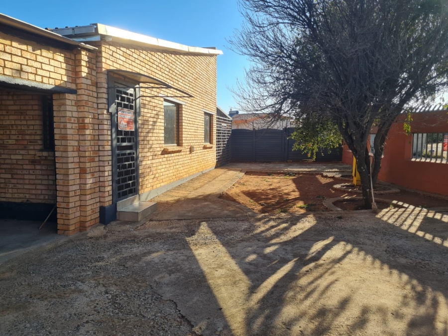 2 Bedroom Property for Sale in Lenasia Ext 11 Gauteng