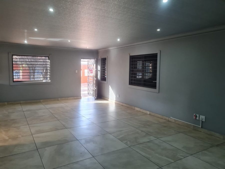 2 Bedroom Property for Sale in Lenasia Ext 11 Gauteng