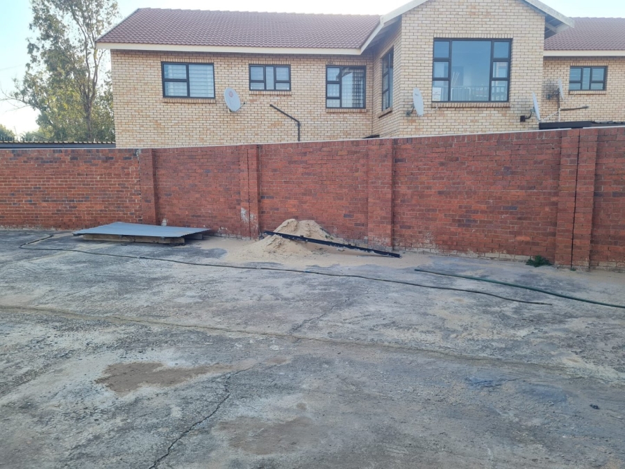 To Let commercial Property for Rent in Lenasia Ext 13 Gauteng