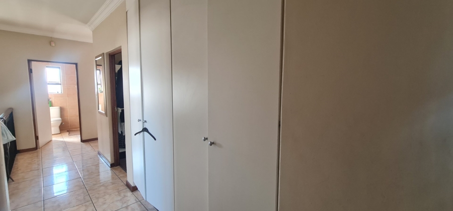 To Let 5 Bedroom Property for Rent in Stone Ridge Gauteng