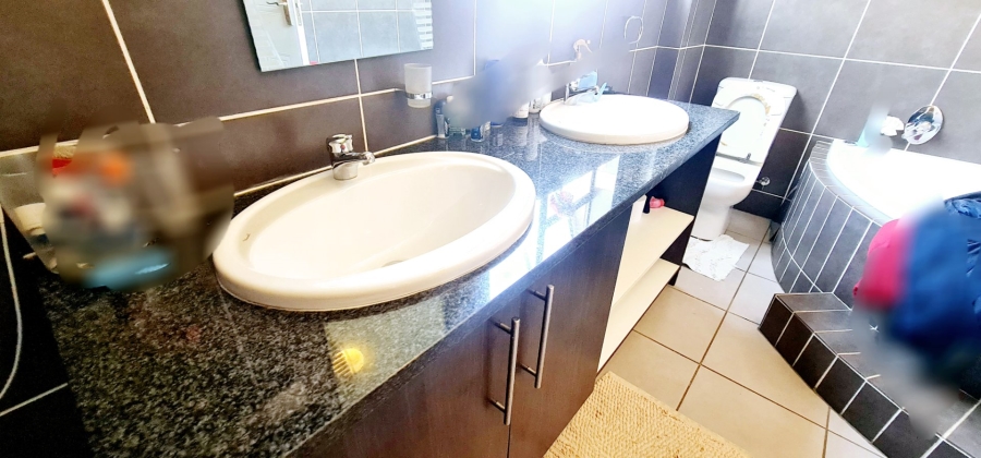 To Let 5 Bedroom Property for Rent in Stone Ridge Gauteng