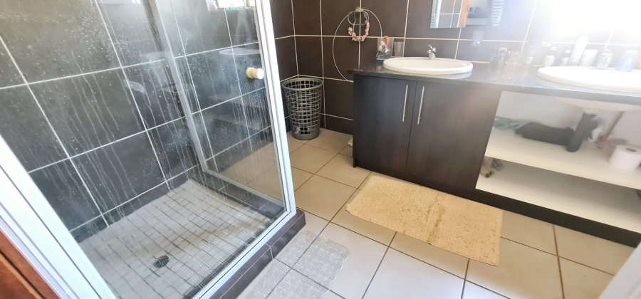 To Let 5 Bedroom Property for Rent in Stone Ridge Gauteng