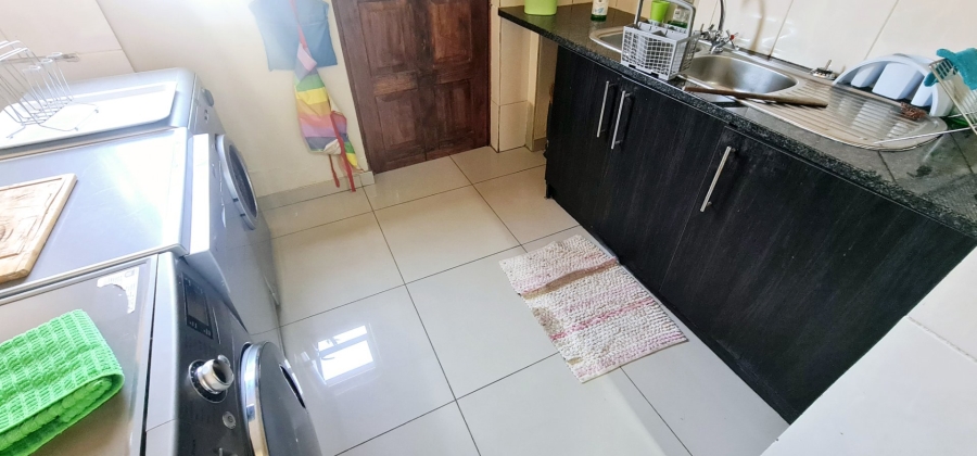 To Let 5 Bedroom Property for Rent in Stone Ridge Gauteng