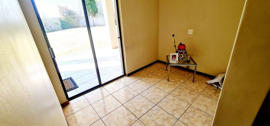 To Let 5 Bedroom Property for Rent in Stone Ridge Gauteng