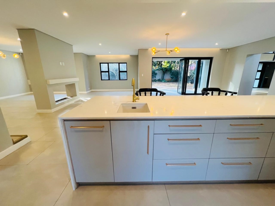 To Let 3 Bedroom Property for Rent in Saxonwold Gauteng