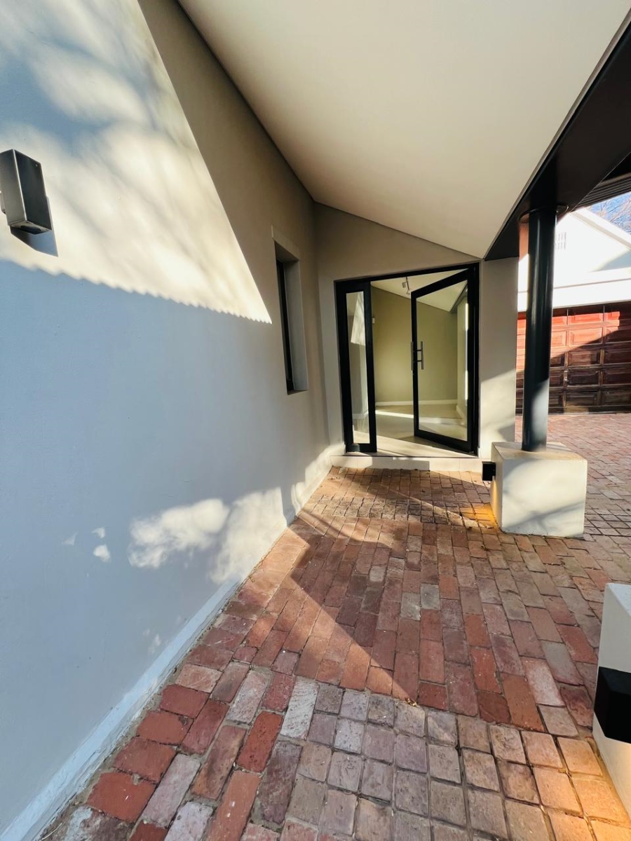 To Let 3 Bedroom Property for Rent in Saxonwold Gauteng