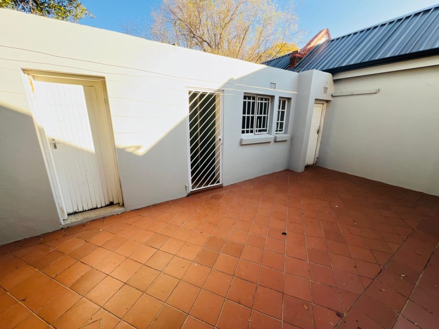 To Let 3 Bedroom Property for Rent in Saxonwold Gauteng