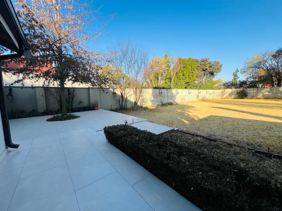 To Let 3 Bedroom Property for Rent in Saxonwold Gauteng