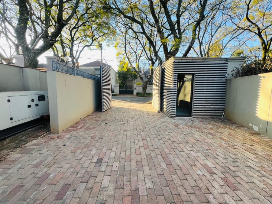 To Let 3 Bedroom Property for Rent in Saxonwold Gauteng