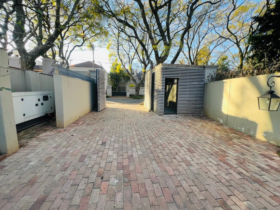 To Let 3 Bedroom Property for Rent in Saxonwold Gauteng