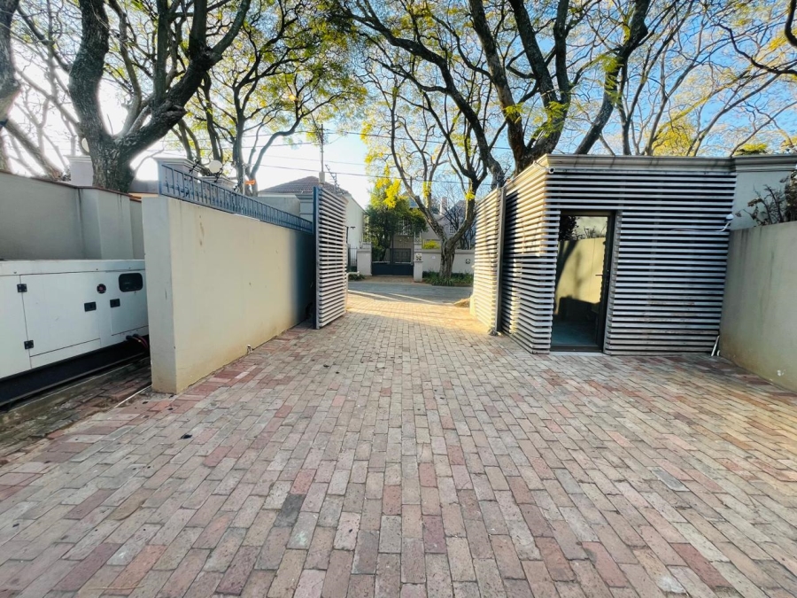 To Let 3 Bedroom Property for Rent in Saxonwold Gauteng