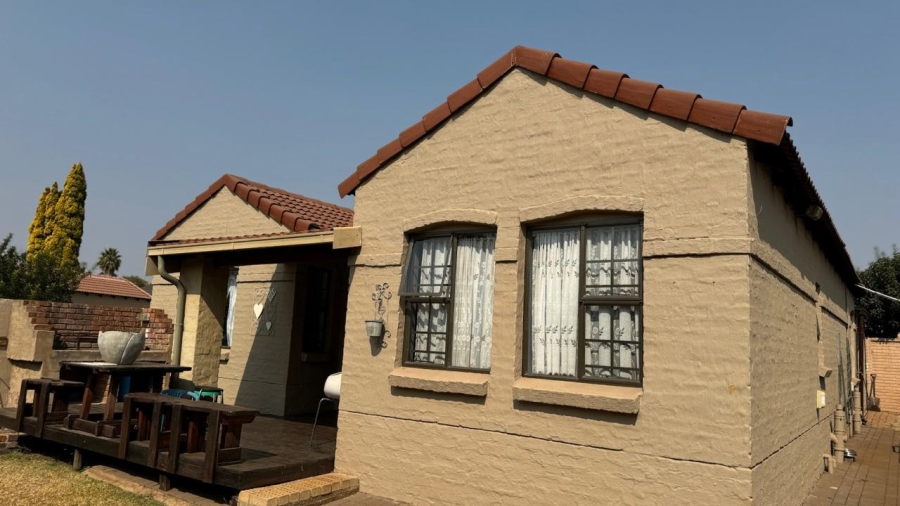 3 Bedroom Property for Sale in Eldoraigne Gauteng