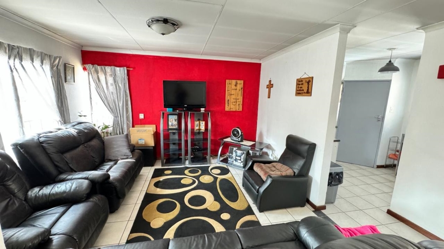 3 Bedroom Property for Sale in Eldoraigne Gauteng