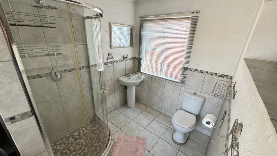 3 Bedroom Property for Sale in Eldoraigne Gauteng