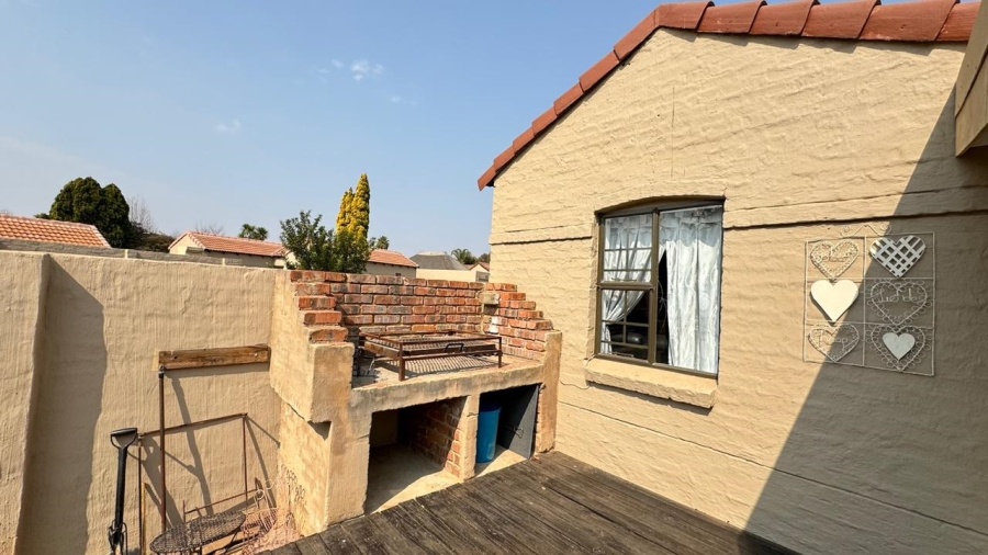 3 Bedroom Property for Sale in Eldoraigne Gauteng