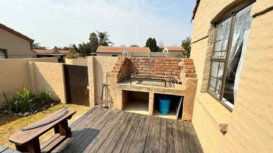 3 Bedroom Property for Sale in Eldoraigne Gauteng