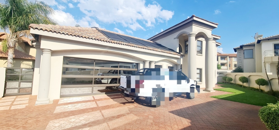 5 Bedroom Property for Sale in Stone Ridge Gauteng