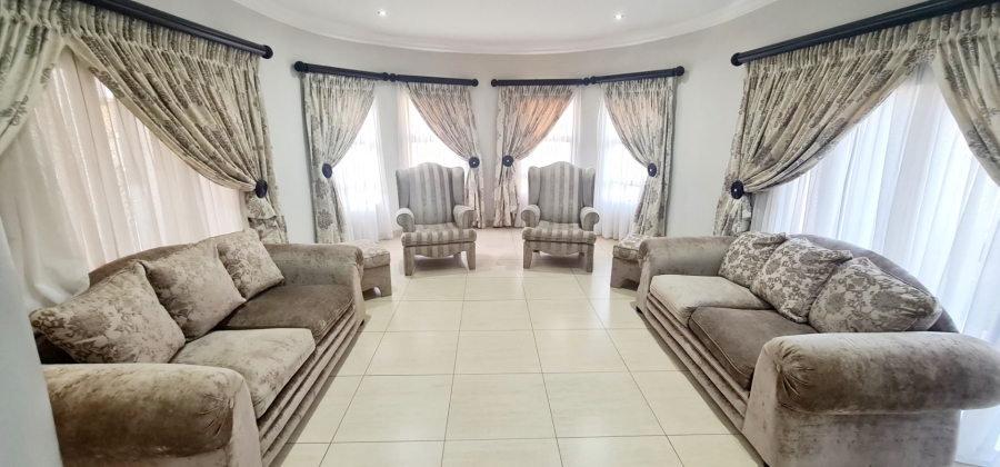 5 Bedroom Property for Sale in Stone Ridge Gauteng