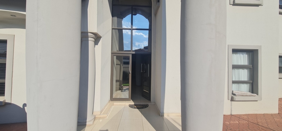 5 Bedroom Property for Sale in Stone Ridge Gauteng