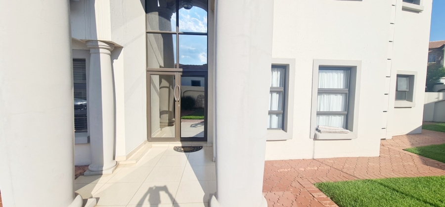 5 Bedroom Property for Sale in Stone Ridge Gauteng