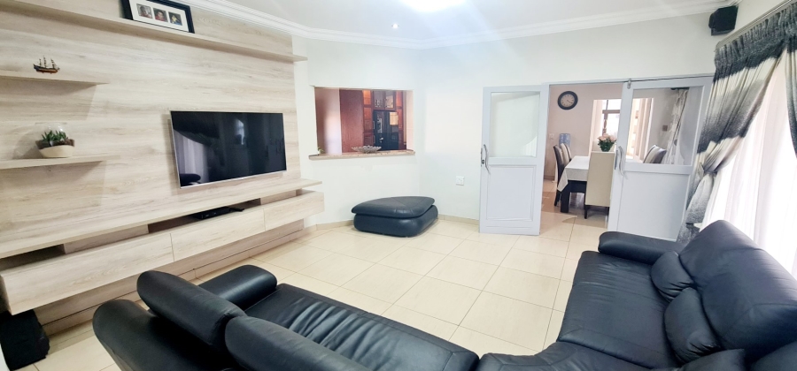 5 Bedroom Property for Sale in Stone Ridge Gauteng