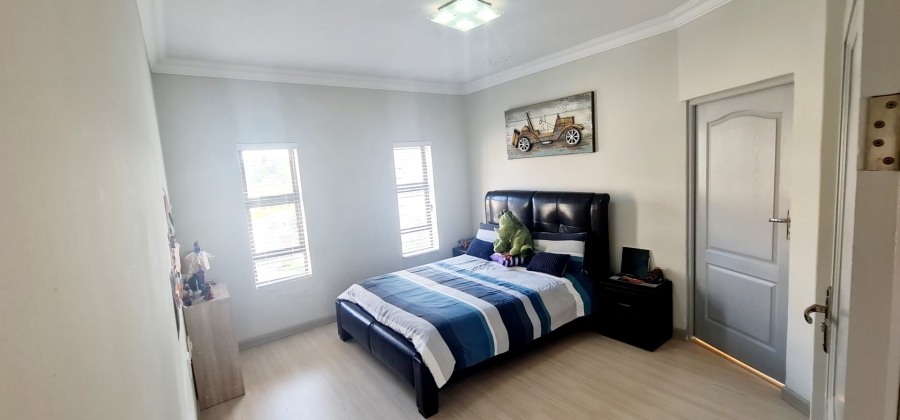 5 Bedroom Property for Sale in Stone Ridge Gauteng