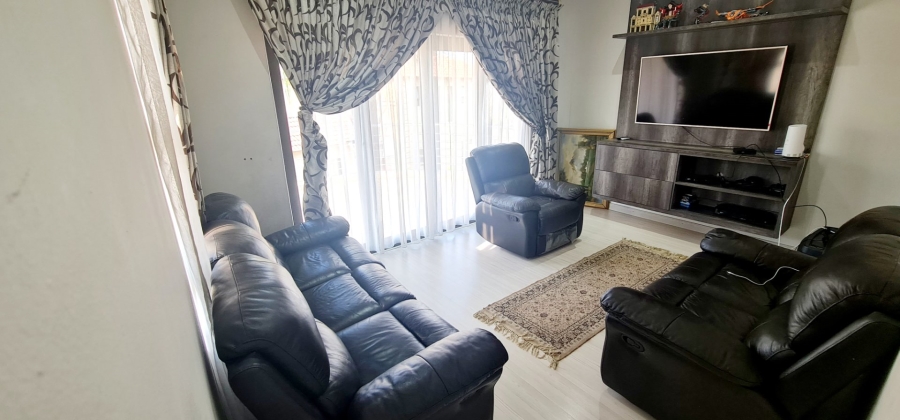 5 Bedroom Property for Sale in Stone Ridge Gauteng