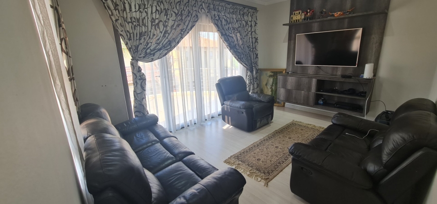 5 Bedroom Property for Sale in Stone Ridge Gauteng