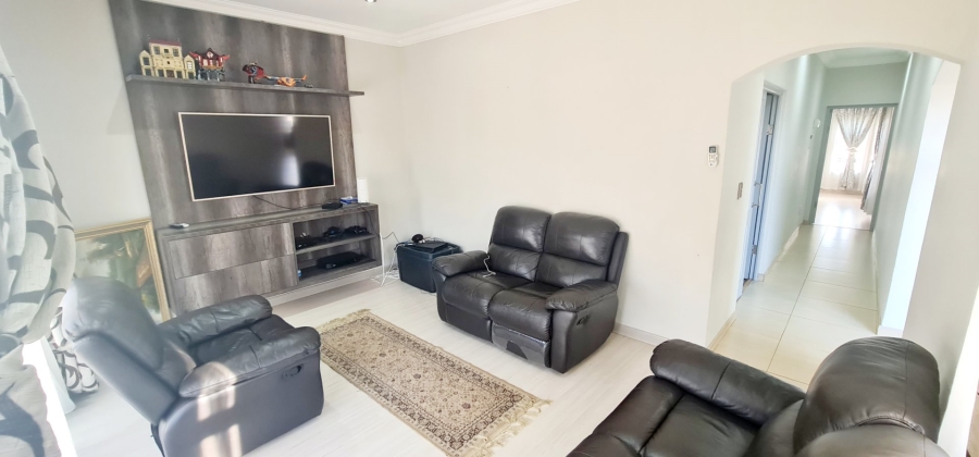 5 Bedroom Property for Sale in Stone Ridge Gauteng