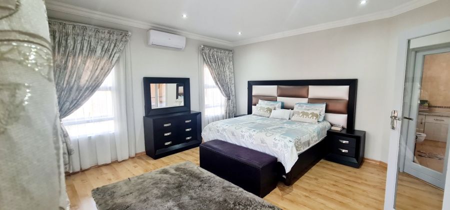 5 Bedroom Property for Sale in Stone Ridge Gauteng