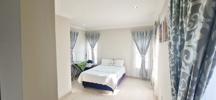 5 Bedroom Property for Sale in Stone Ridge Gauteng