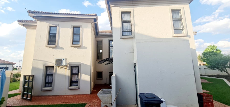 5 Bedroom Property for Sale in Stone Ridge Gauteng