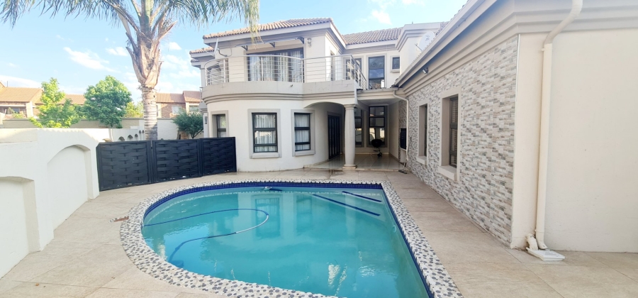 5 Bedroom Property for Sale in Stone Ridge Gauteng