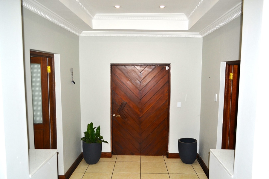 5 Bedroom Property for Sale in Hurlingham Gauteng