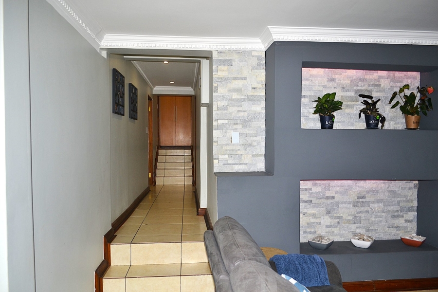 5 Bedroom Property for Sale in Hurlingham Gauteng